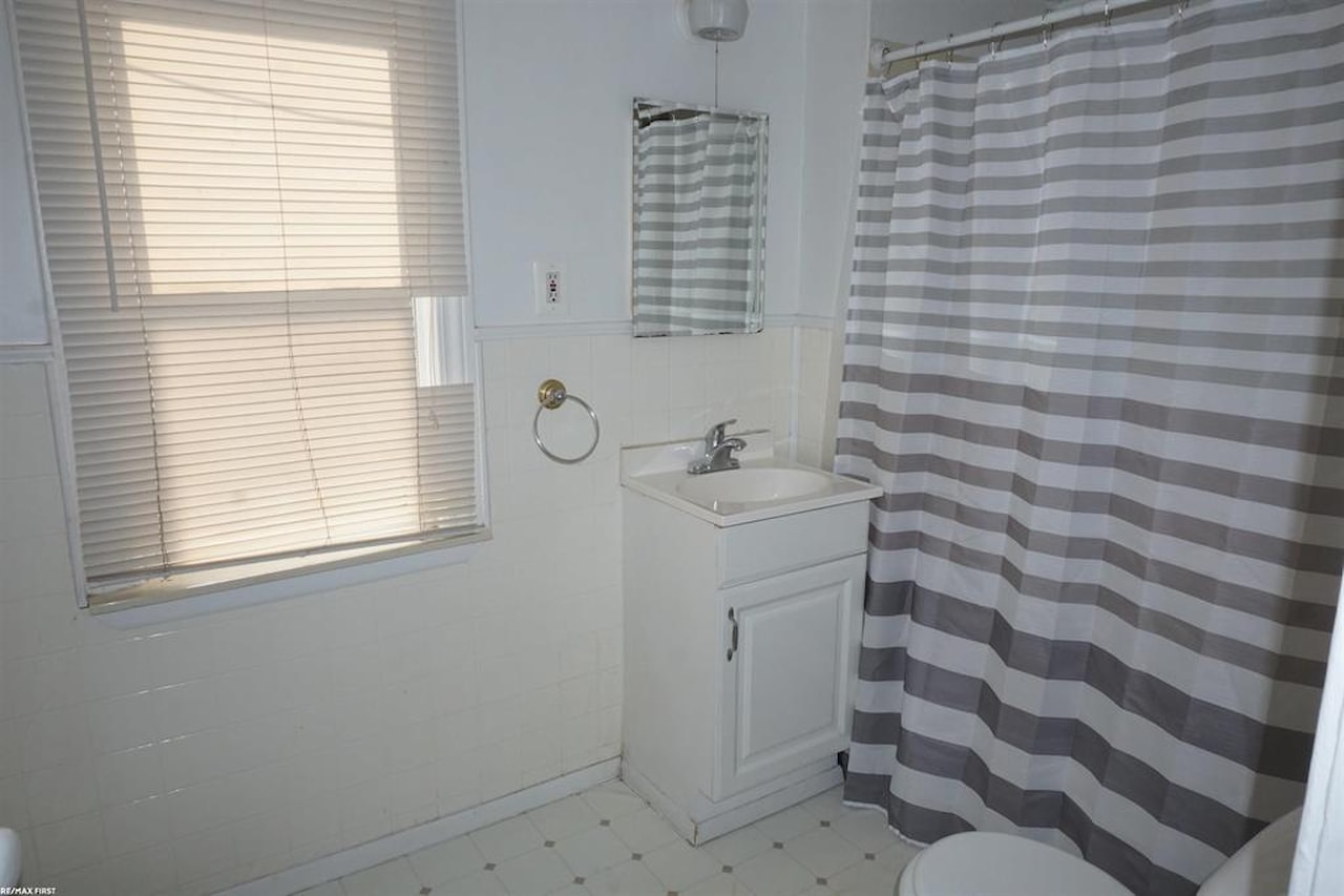 26333 Belanger St in Roseville, MI Photo 7