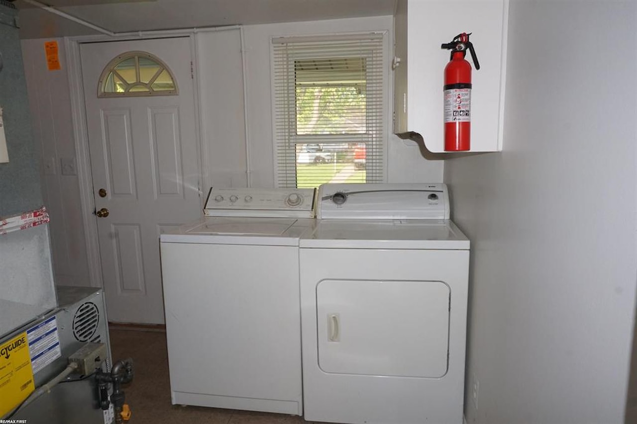 26333 Belanger St in Roseville, MI Photo 8