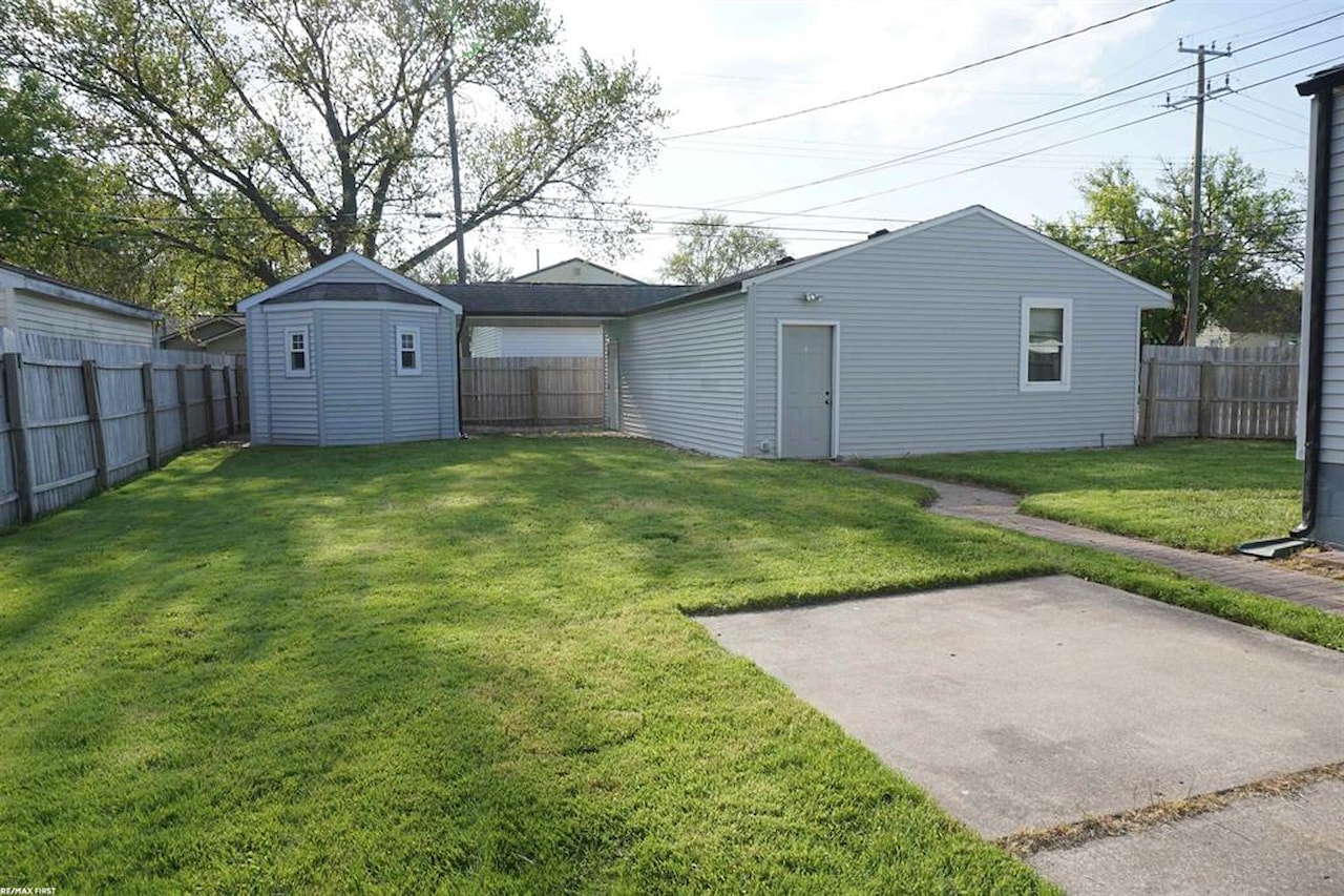 25527 Fern St in Roseville, MI Photo 3