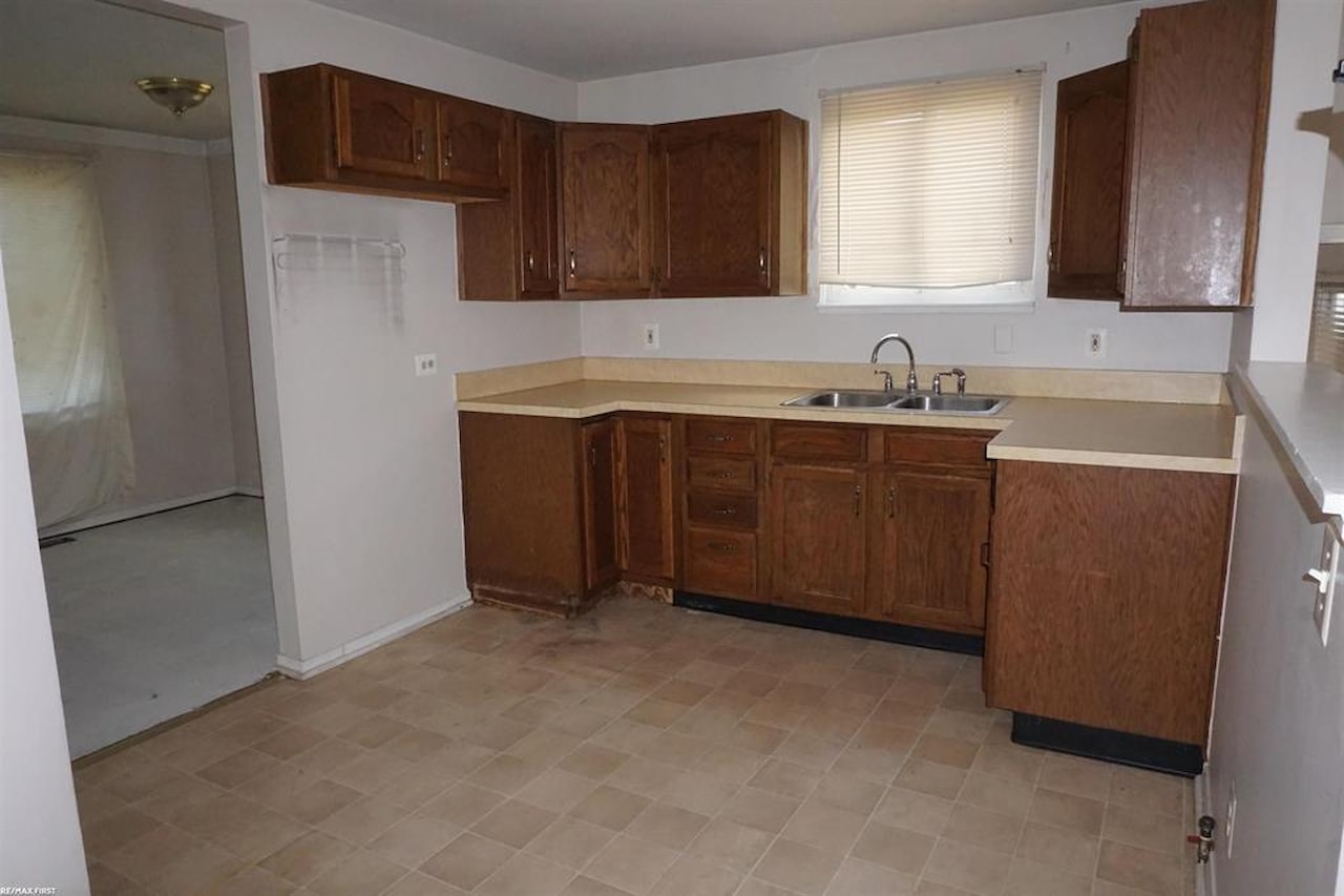 25527 Fern St in Roseville, MI Photo 8