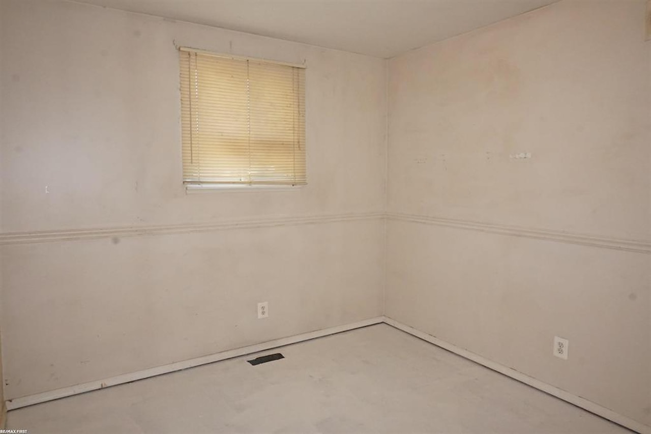 25527 Fern St in Roseville, MI Photo 14