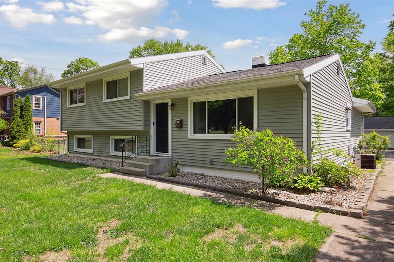 339 S Madison St in Adrian, MI Photo 3