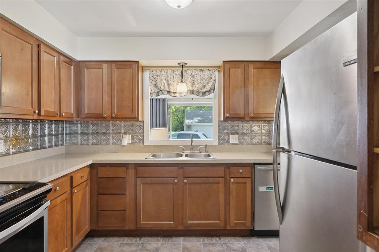 339 S Madison St in Adrian, MI Photo 10