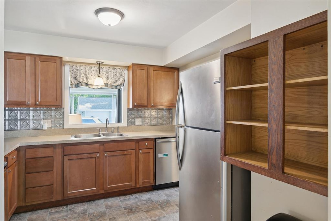 339 S Madison St in Adrian, MI Photo 11
