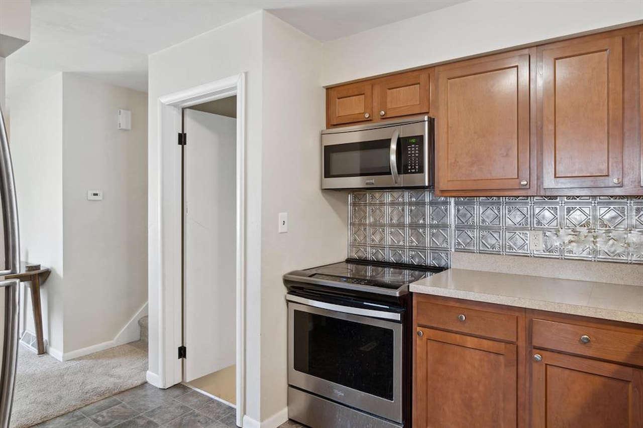 339 S Madison St in Adrian, MI Photo 13