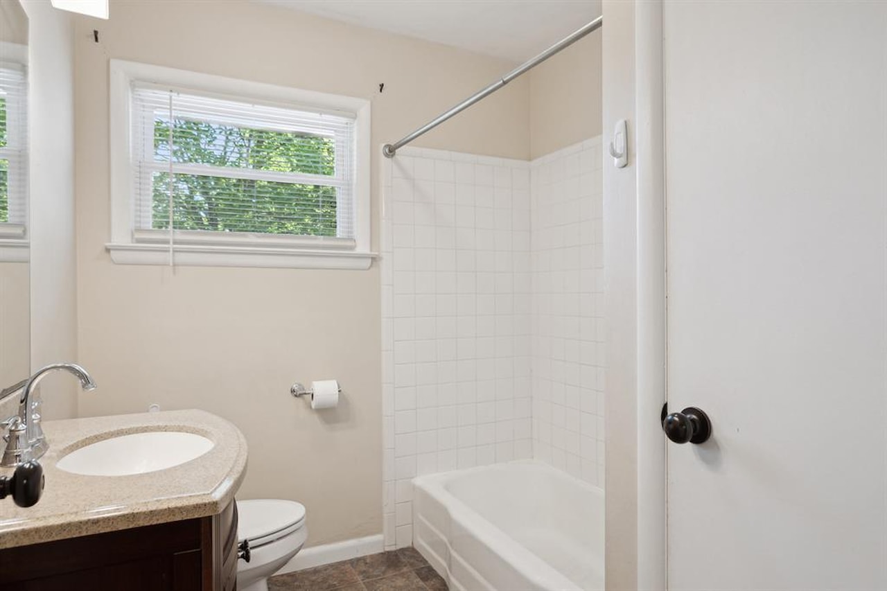 339 S Madison St in Adrian, MI Photo 21