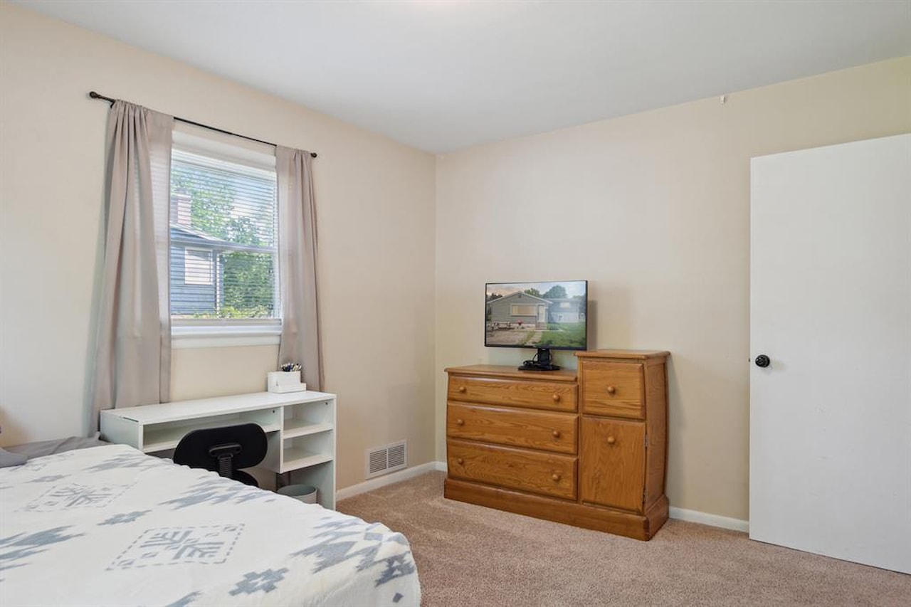 339 S Madison St in Adrian, MI Photo 27