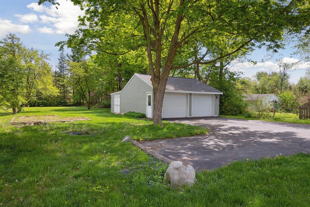 339 S Madison St in Adrian, MI Photo 44