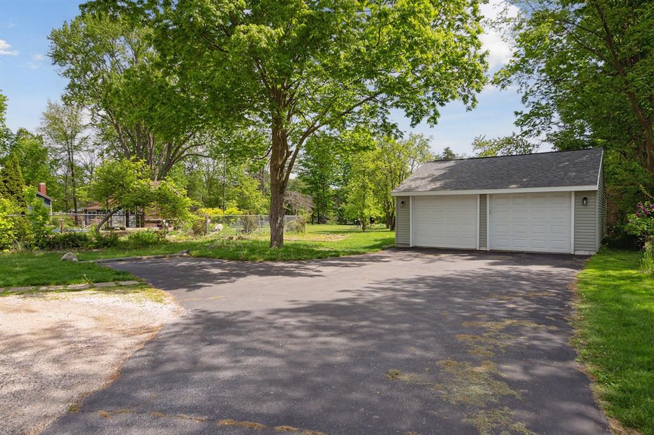 339 S Madison St in Adrian, MI Photo 45