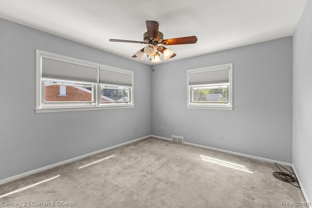29531 Mark Ln in Livonia, MI Photo 14