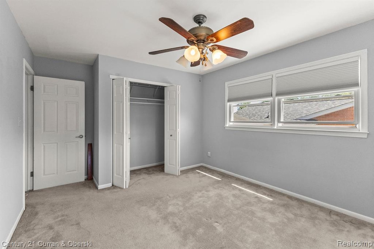 29531 Mark Ln in Livonia, MI Photo 15