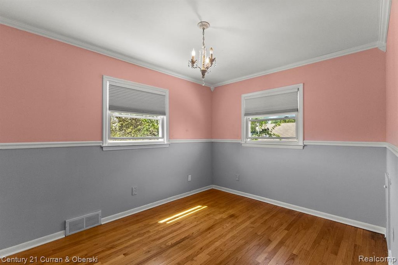 29531 Mark Ln in Livonia, MI Photo 17