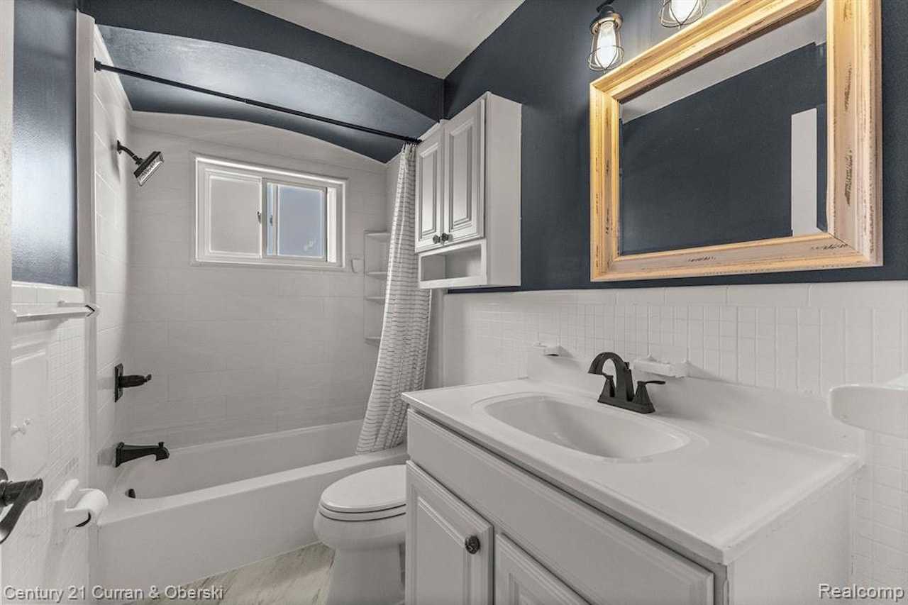 29531 Mark Ln in Livonia, MI Photo 19