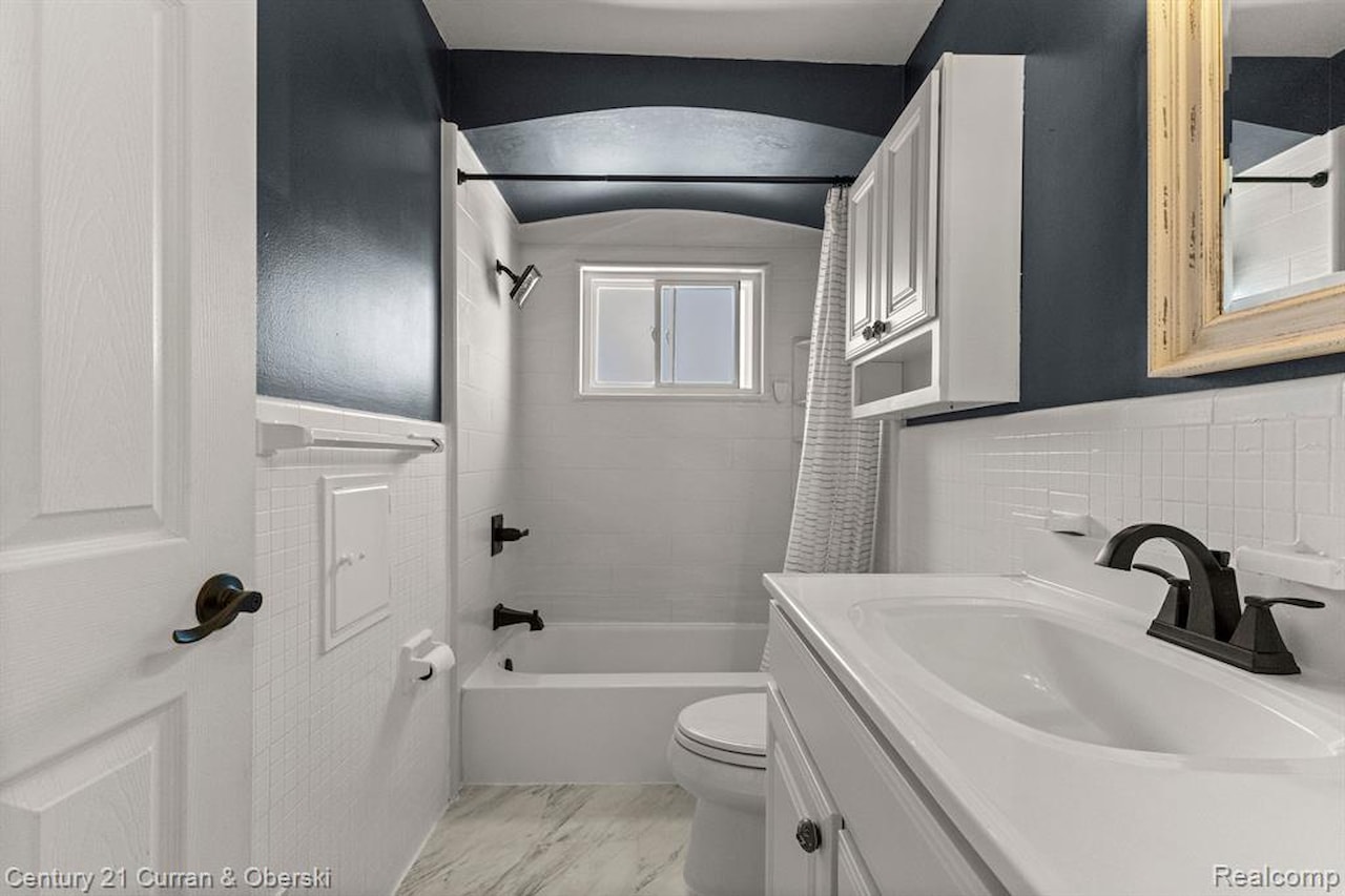 29531 Mark Ln in Livonia, MI Photo 20