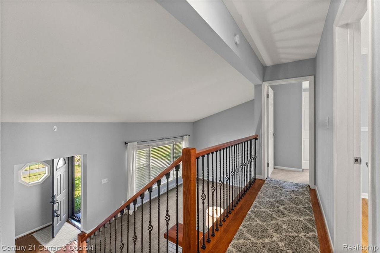 29531 Mark Ln in Livonia, MI Photo 21
