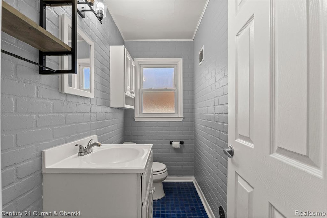 29531 Mark Ln in Livonia, MI Photo 27