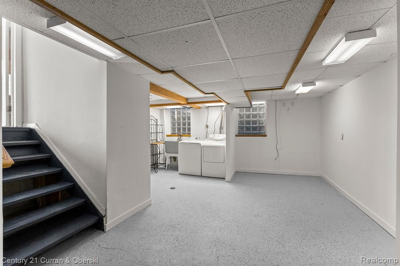 29531 Mark Ln in Livonia, MI Photo 28