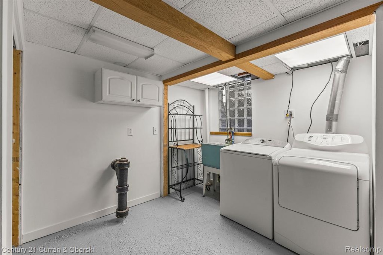 29531 Mark Ln in Livonia, MI Photo 29