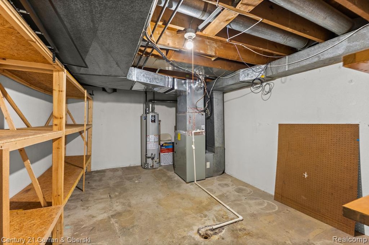 29531 Mark Ln in Livonia, MI Photo 31