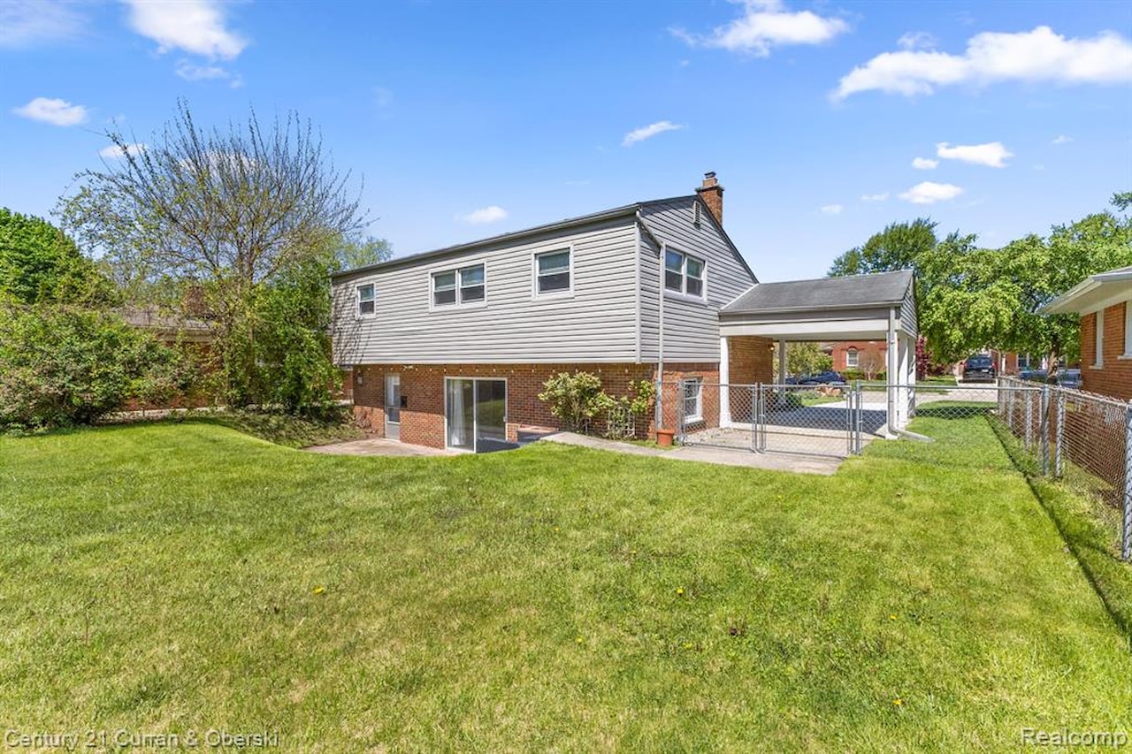 29531 Mark Ln in Livonia, MI Photo 34