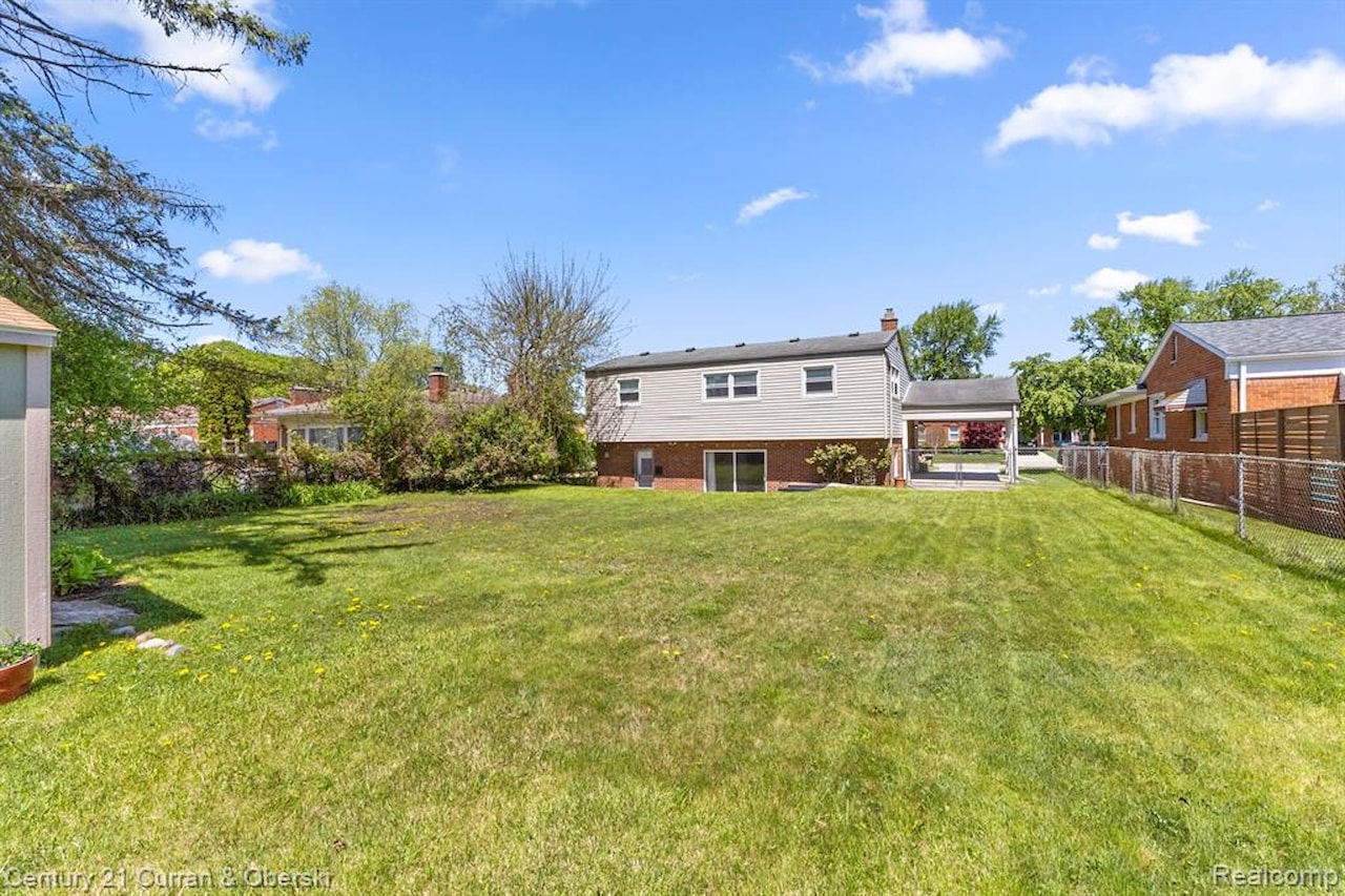 29531 Mark Ln in Livonia, MI Photo 36