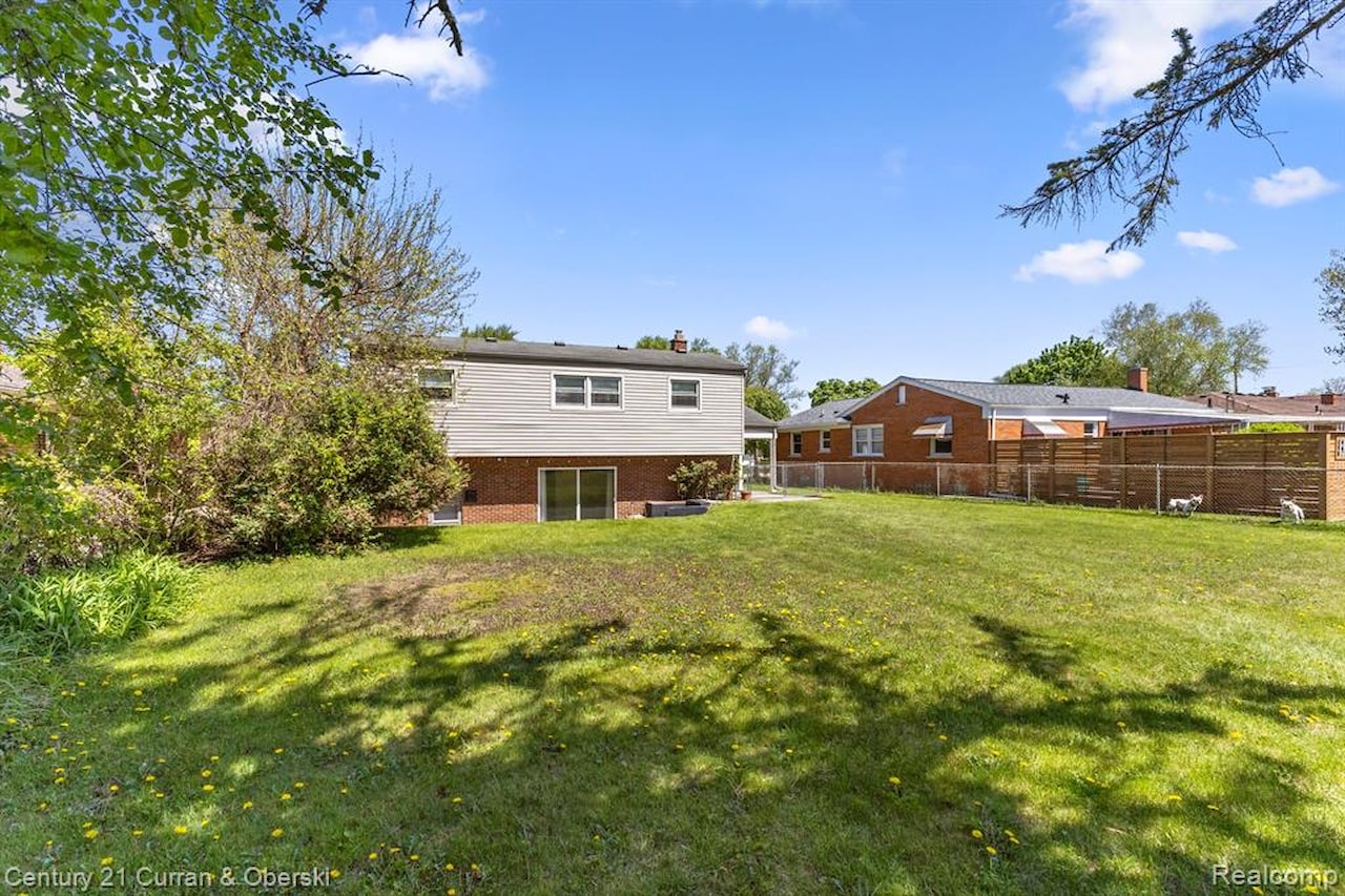 29531 Mark Ln in Livonia, MI Photo 38