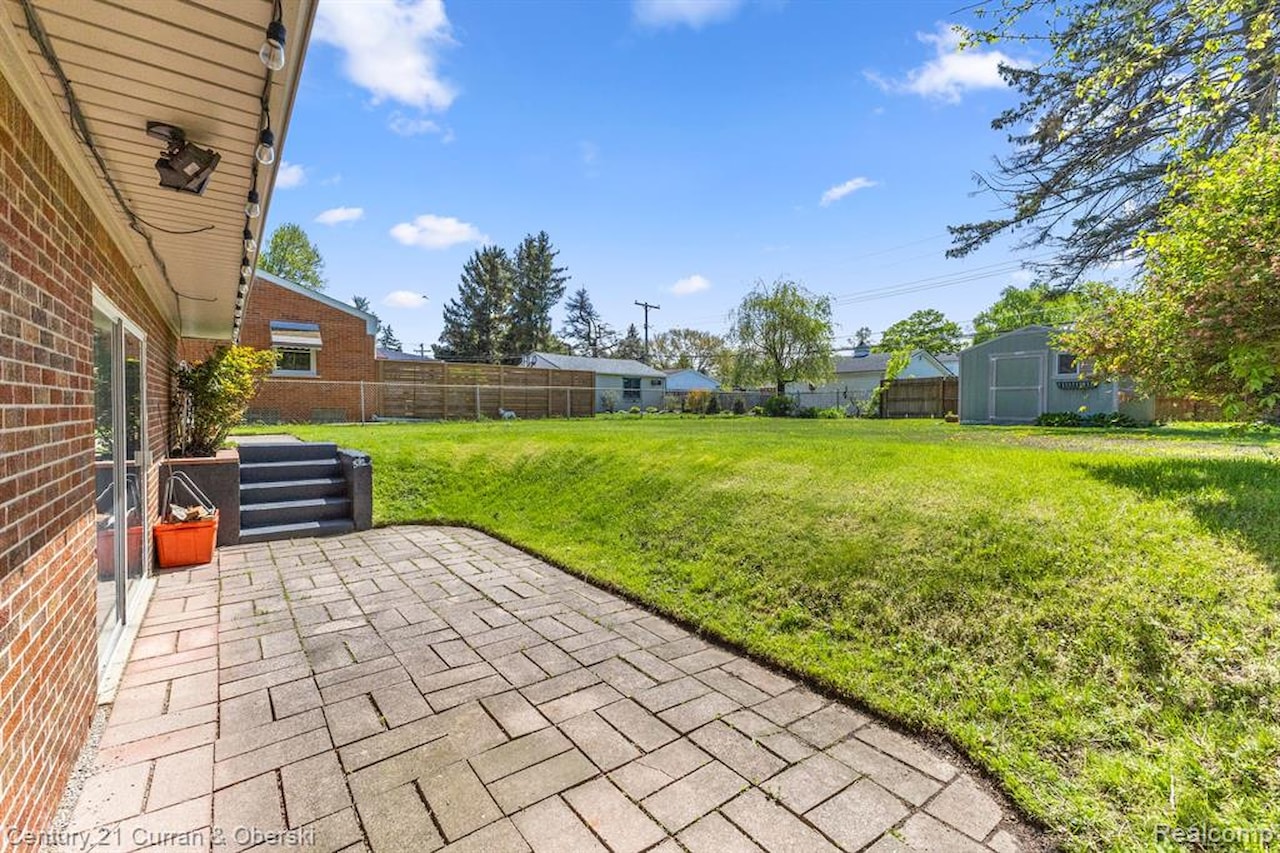 29531 Mark Ln in Livonia, MI Photo 39