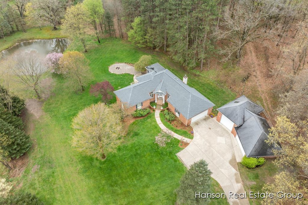 9200 NE Bailey Dr in Ada Twp, MI