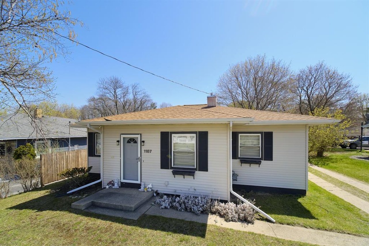 1187 Maple Rd in Filer Twp, MI