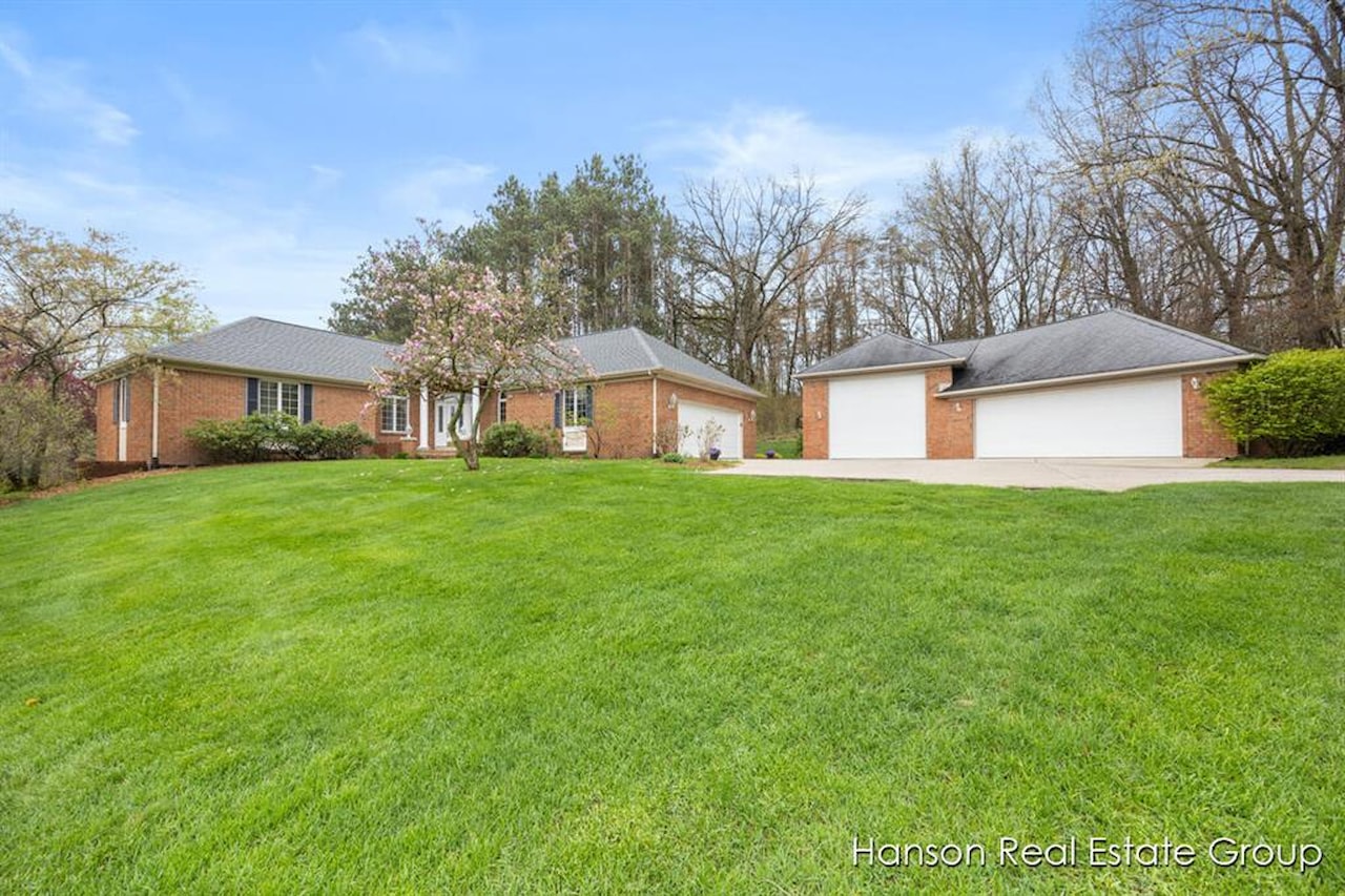 9200 NE Bailey Dr in Ada Twp, MI Photo 2