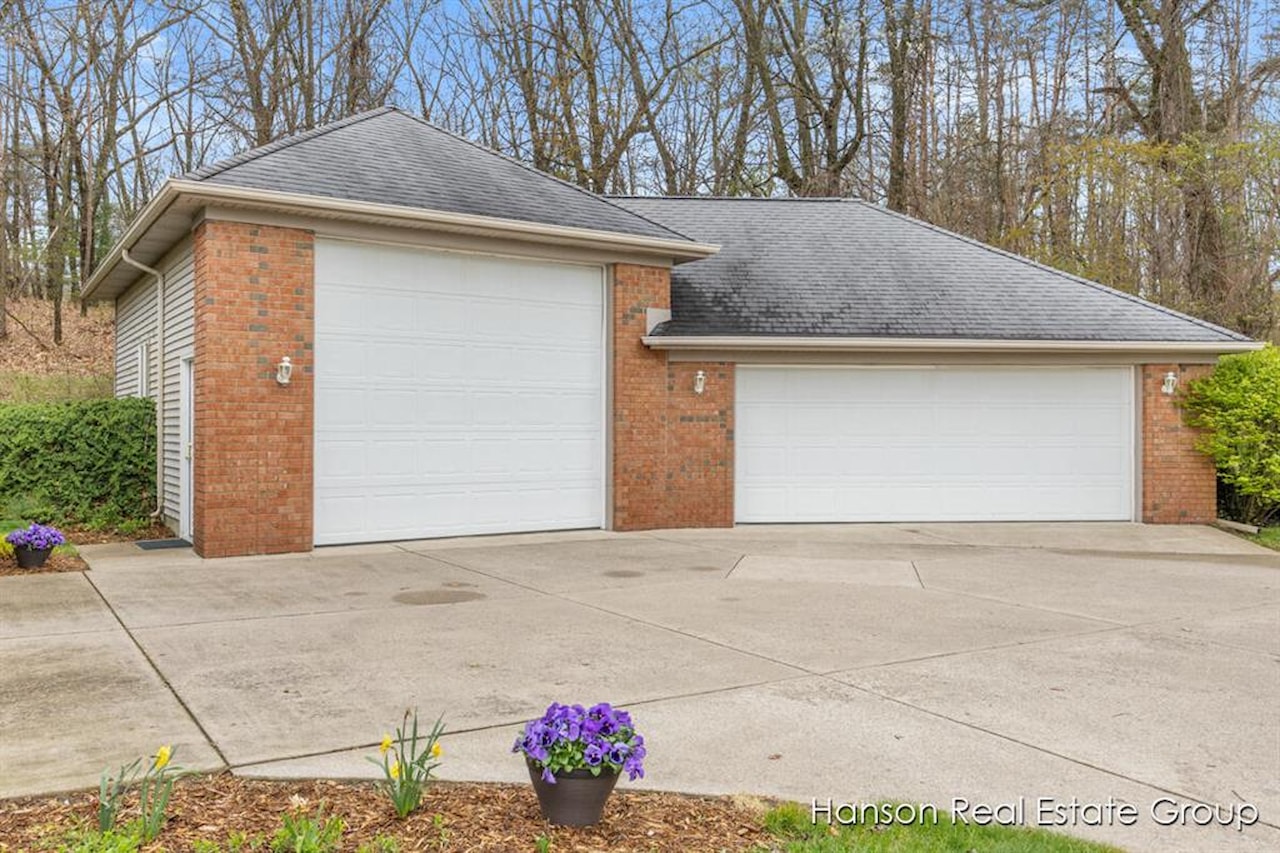 9200 NE Bailey Dr in Ada Twp, MI Photo 3