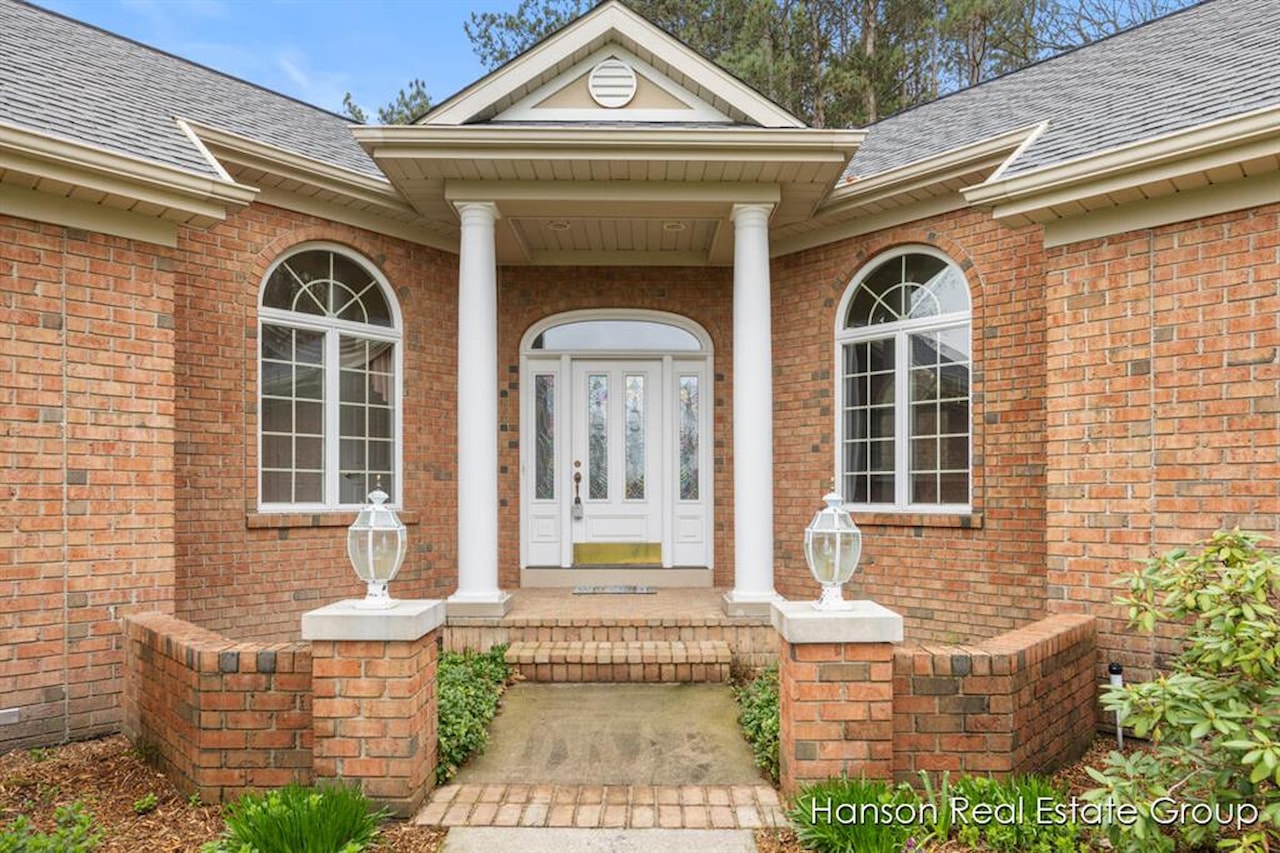 9200 NE Bailey Dr in Ada Twp, MI Photo 6