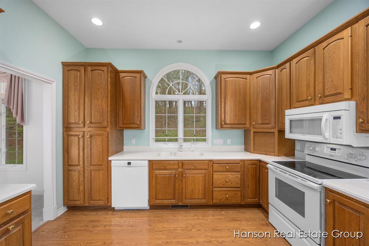 9200 NE Bailey Dr in Ada Twp, MI Photo 20