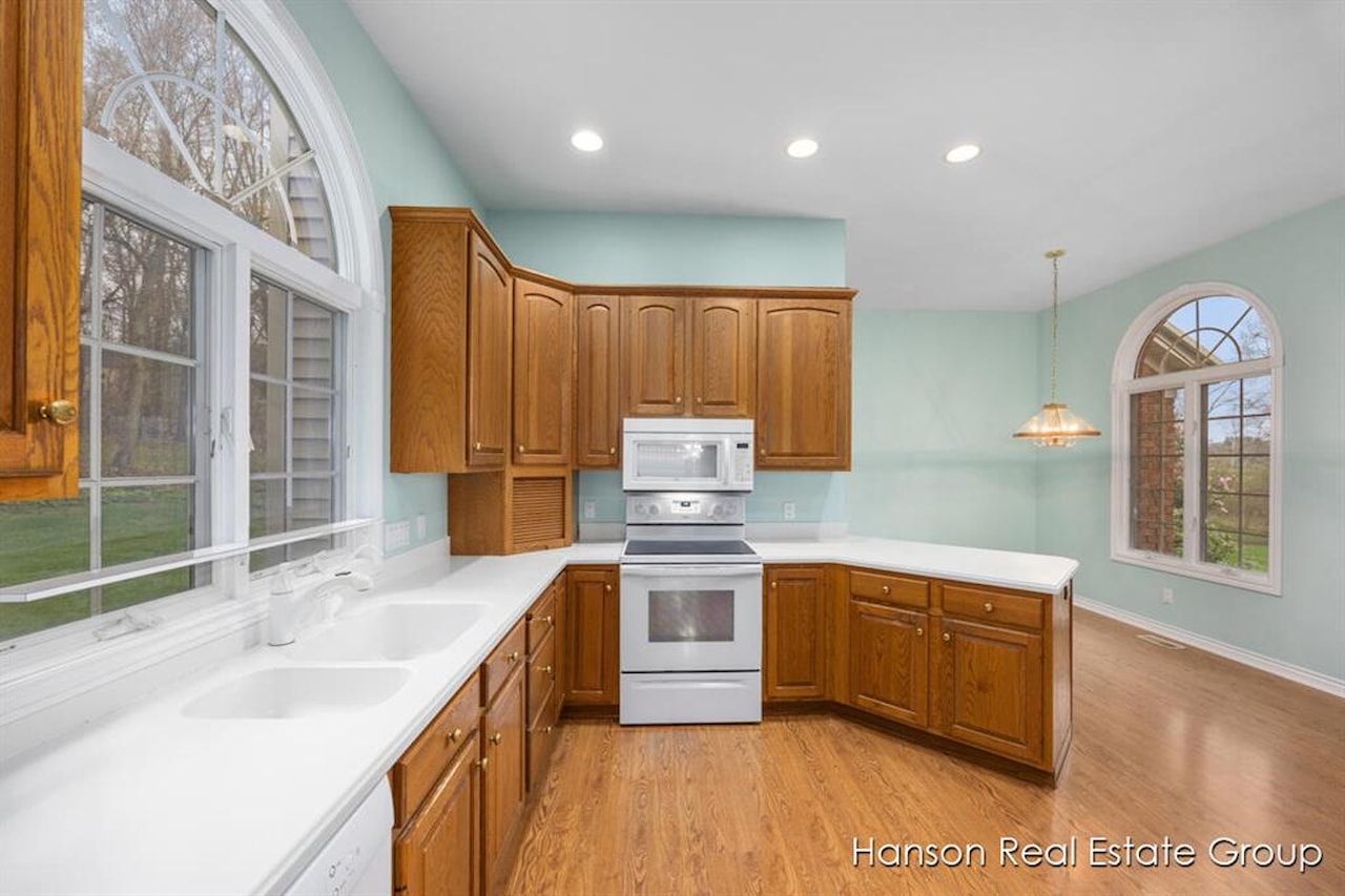 9200 NE Bailey Dr in Ada Twp, MI Photo 21