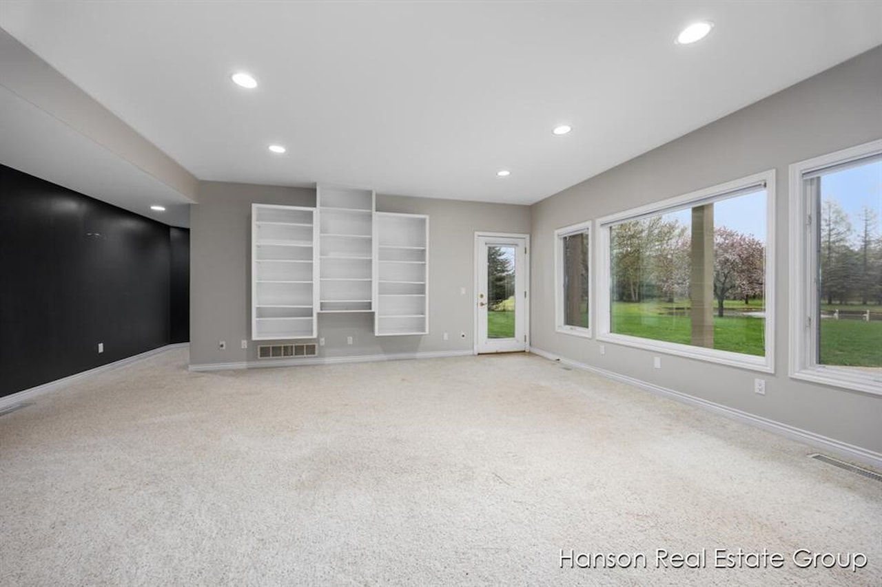 9200 NE Bailey Dr in Ada Twp, MI Photo 30