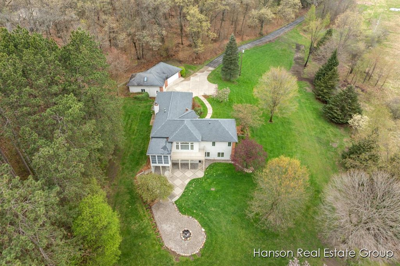 9200 NE Bailey Dr in Ada Twp, MI Photo 40