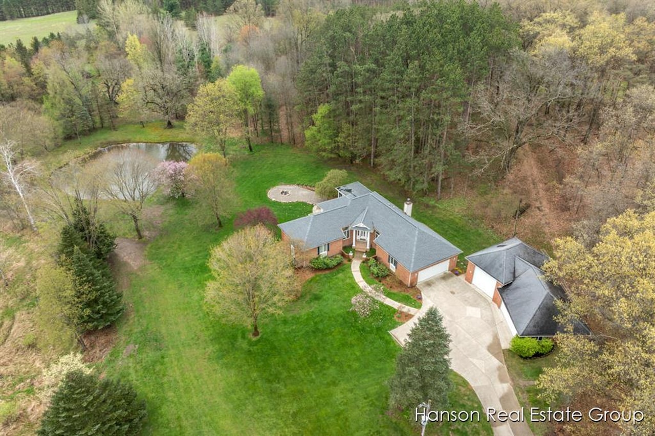 9200 NE Bailey Dr in Ada Twp, MI Photo 41