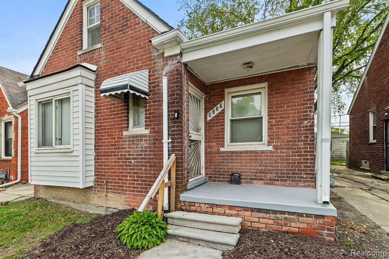 9327 Prest St in Detroit, MI