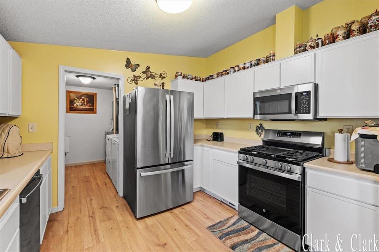 309 N 1st St in Saginaw, MI Photo 3
