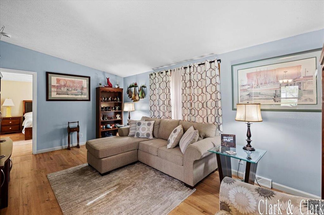 309 N 1st St in Saginaw, MI Photo 10