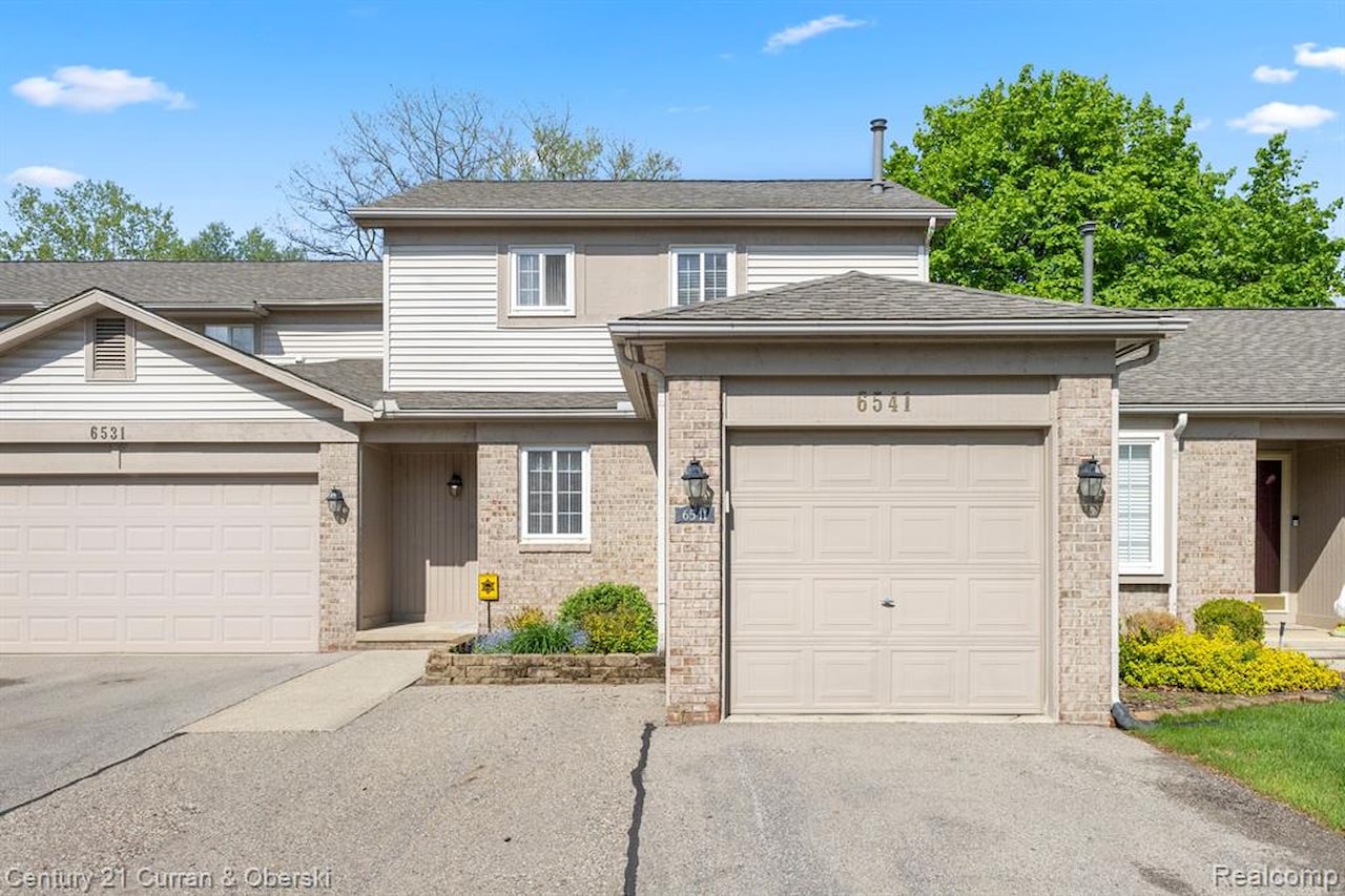 6541 Deerhurst Dr in Westland, MI Photo 2