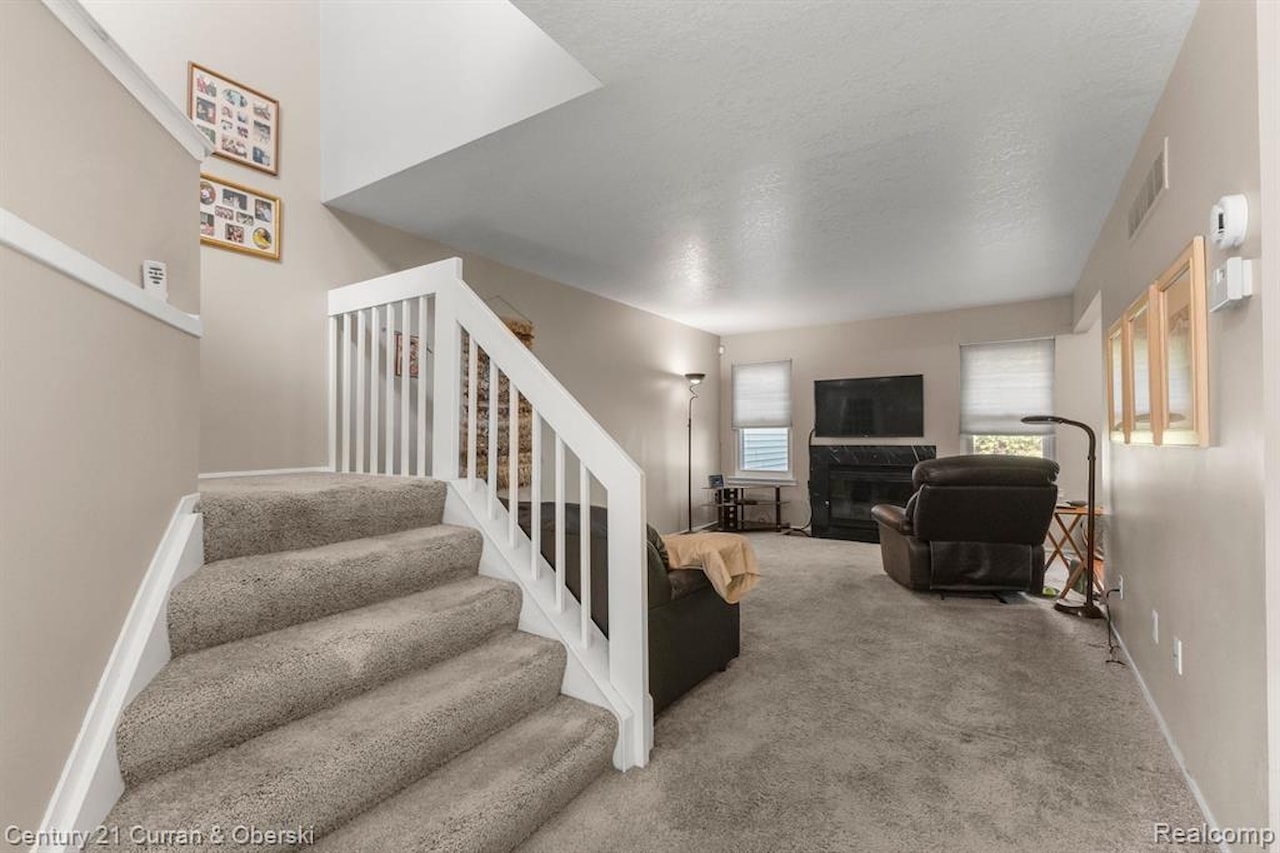 6541 Deerhurst Dr in Westland, MI Photo 4
