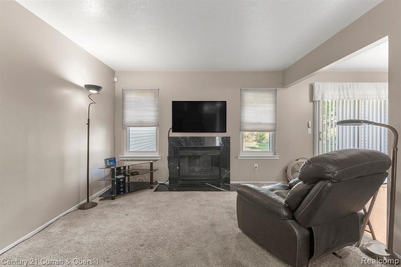 6541 Deerhurst Dr in Westland, MI Photo 6