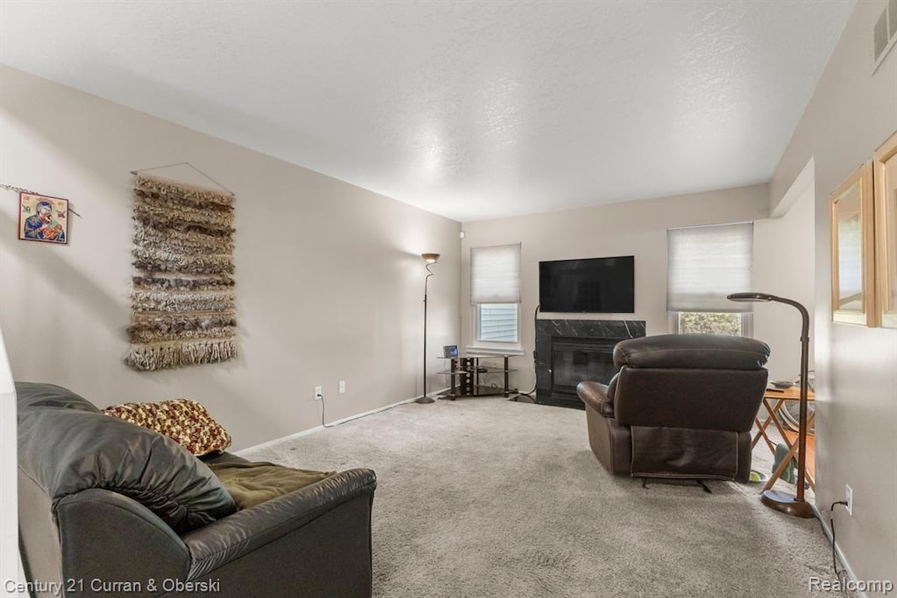 6541 Deerhurst Dr in Westland, MI Photo 5