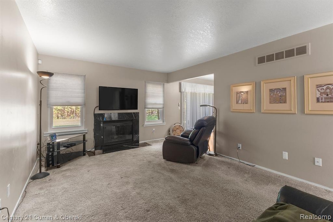 6541 Deerhurst Dr in Westland, MI Photo 7