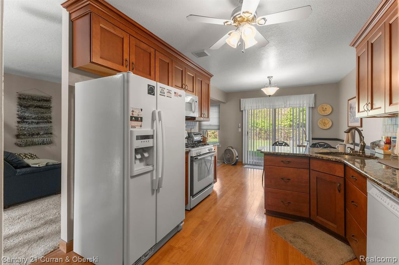 6541 Deerhurst Dr in Westland, MI Photo 15