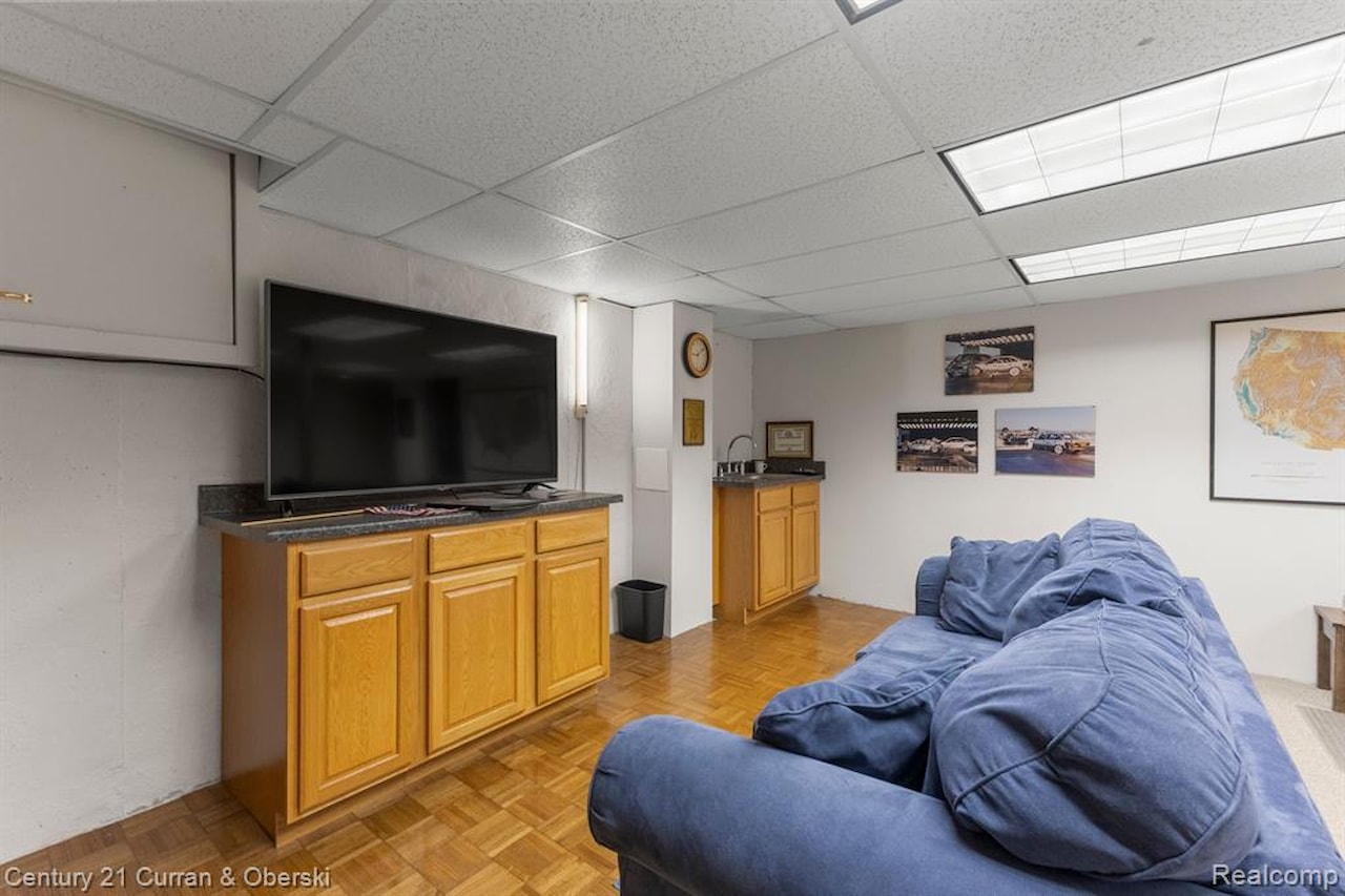 6541 Deerhurst Dr in Westland, MI Photo 27