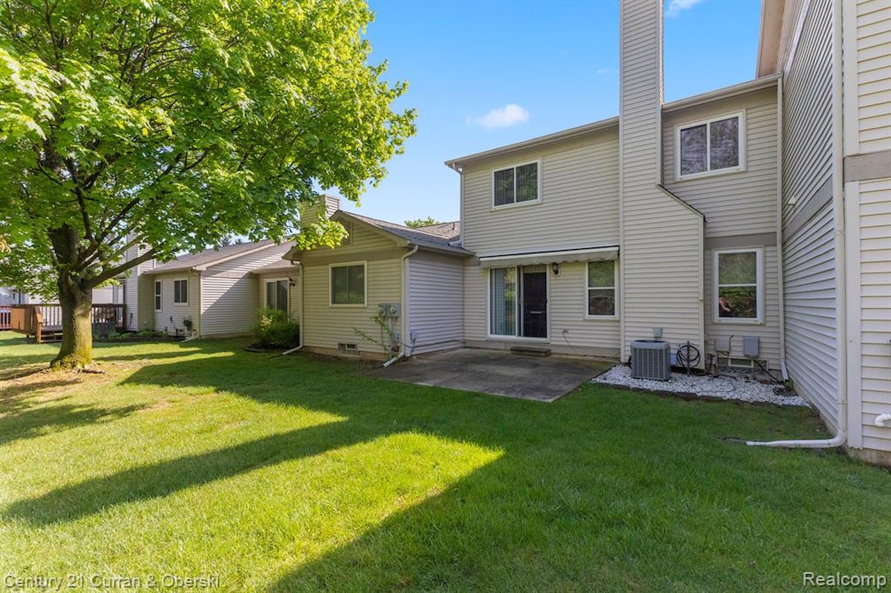 6541 Deerhurst Dr in Westland, MI Photo 32