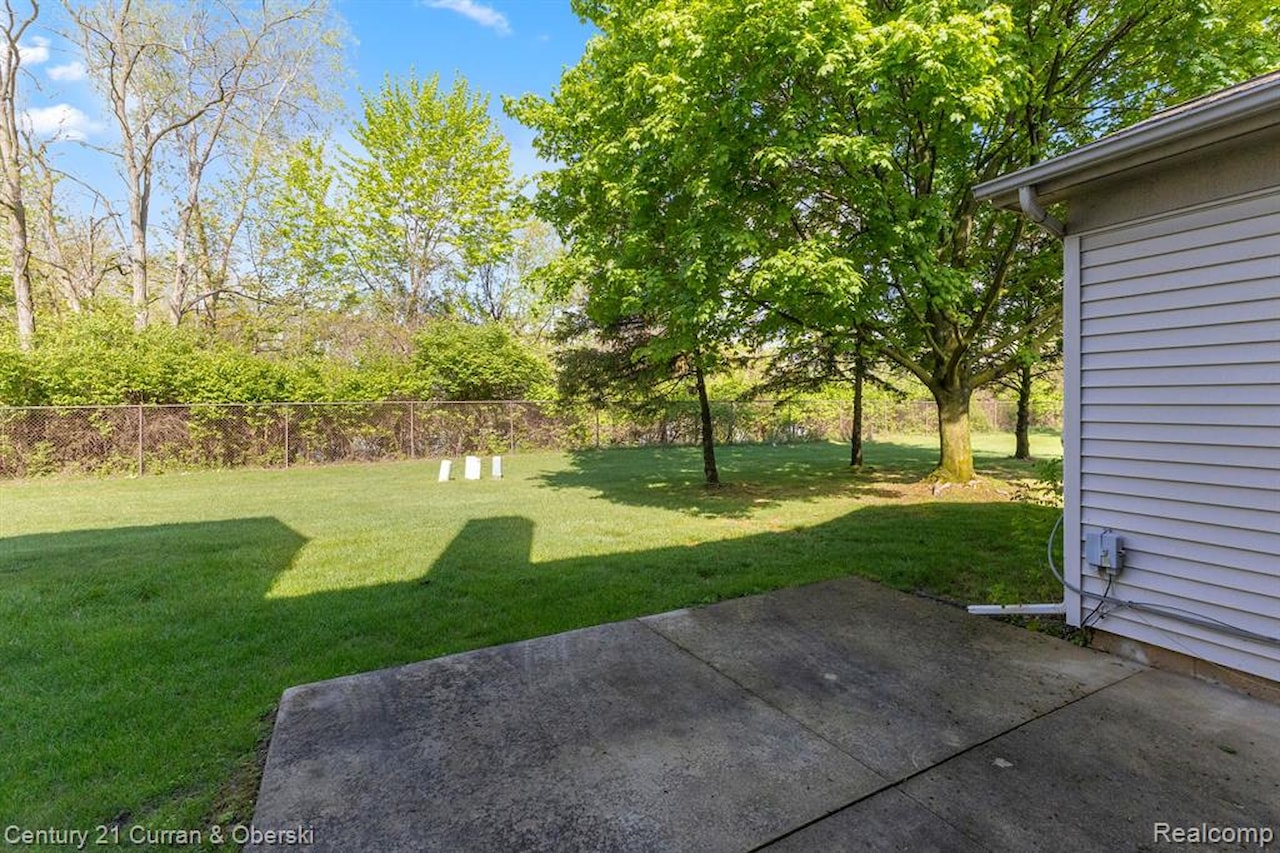6541 Deerhurst Dr in Westland, MI Photo 31