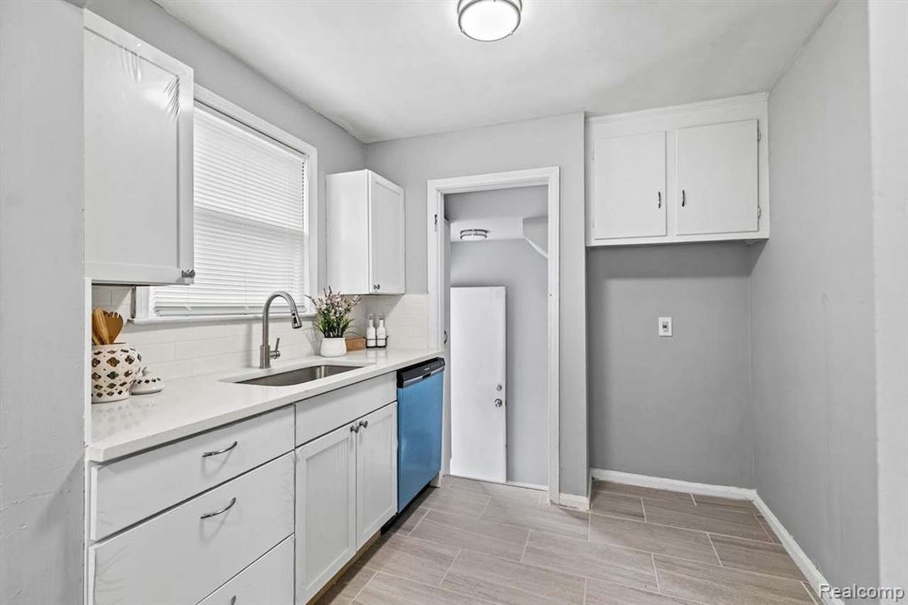 9327 Prest St in Detroit, MI Photo 6